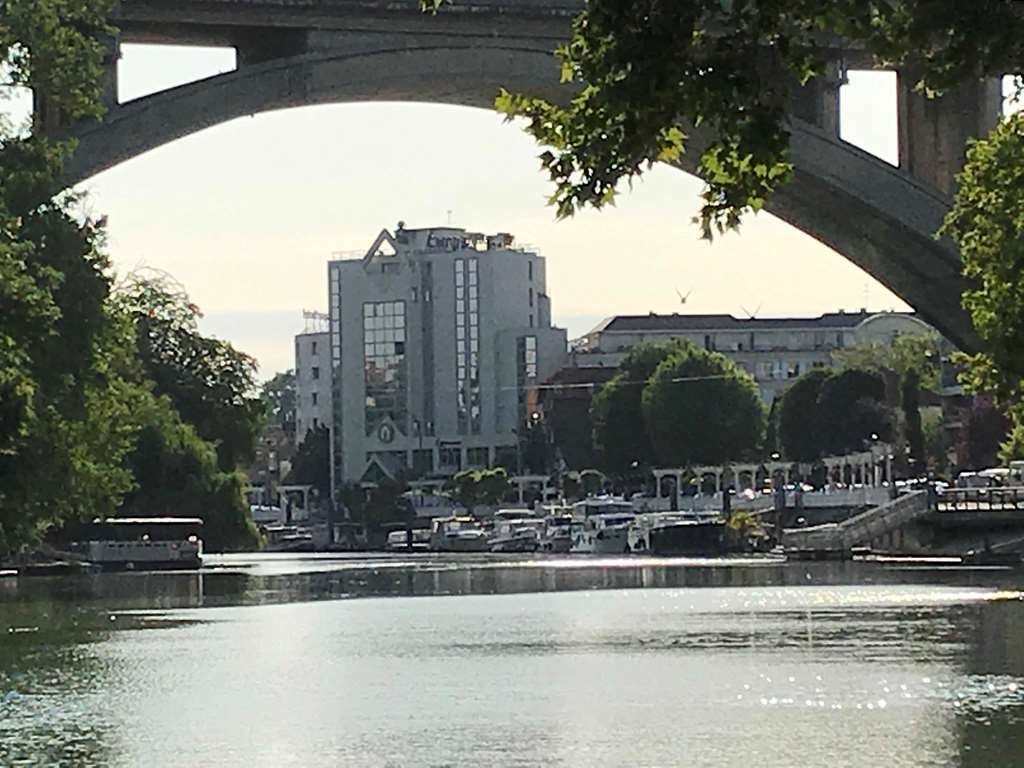 Hotel Campanile Nogent-sur-Seine Esterno foto